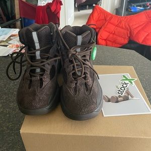 Yeezy Dsrt Boots (Oil)